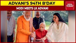 PM Modi Meets LK Advani On His 94th Birthday | Breaking News