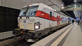 Ausfahrt der ČD Weihnachtsvectron 6193 022 mit Megamakro in Berlin Hbf