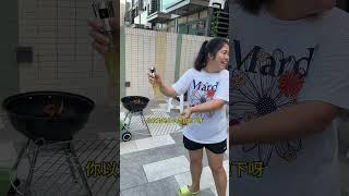 在香港中秋节邀请朋友来家里，十几人一起烧烤、赏月、吃月饼