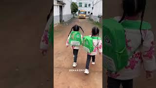 Go to school happily, twins, live shots, record real life, every moment is worth recording
