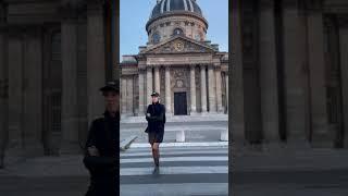 Fransa’nın en görkemli şehri, burası Paris. Bu şehirde herkes şık giyiniyor #paris