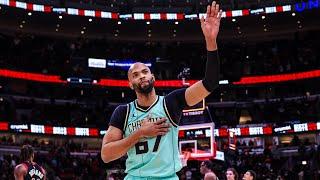 Chicago fans give Taj Gibson a standing ovation in his return to the United Center ️