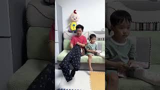 爸爸真是绝了，成功的骗走了米宝的零花钱！#爸爸带娃 #cute baby#baby#萌娃#搞笑日常 #人类幼崽#小米宝