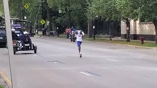 Chicago Marathon - Kelvin Kiptum Running Form at Mile 22.5 setting World Record 2:00:35!