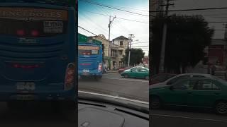 Idiota al volante - Bus atascado #vialidad #transito #shorts