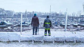 They Wake Up to Discover That Toxic Snow Killed 99% of Humanity