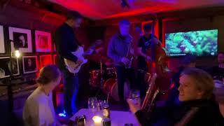 The Jazz Comets with Jens Comén - My Little Suede Shoes (live cover)