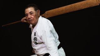 Amazing! A 80-year-old Master of Ancient Weapon in Okinawa.