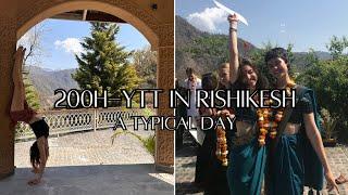 a day of 200H-Yoga Teacher Training in Rishikesh (classes,food…)