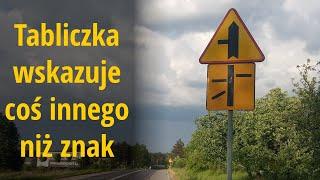 Tabliczka wskazuje inny układ dróg na skrzyżowaniu niż znak ostrzegawczy. Libiąż, DW933