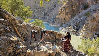 Nomadic Life: Building a Safe Pen for the Sheep – A Family’s Effort in Daily Life