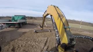 CAT 302.5C mit engcon ec02b. Einbau von RCL. Planierhobel