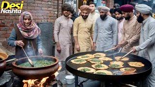 INDIAN STYLE CHEAPEST DESI SAAG PARATHA | ROADSIDE ALOO SAAG PARATHA STREET FOOD PAKISTAN