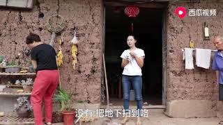 你见过农村冬天烟熏腊肉的，快来看看幺妹儿怎么在夏天烟熏鲈鱼？