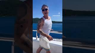 Robbie Williams Vacation Mode