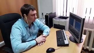Депутат Самарской думы от КПРФ Михаил Абдалкин слушает послание Путина с лапшой на ушах.