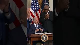 #Biden Signs Inflation Reduction Act, Gives Manchin Pen