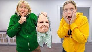 Momma SHARER is the SCARY OLD LADY...