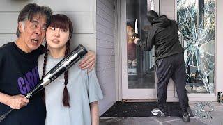 刃物を持った男が妹の家に不法侵入してきた。被害に遭う。撮影中にガチで不審者が突撃