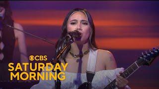 Saturday Sessions: NIKI performs "Buzz"