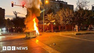 Mahsa Amini: Women in Iran burn headscarves in anti-hijab protests – BBC News