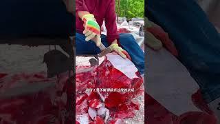 家人们来猜猜看这是什么石头#缅甸翡翠 #翡翠 #翡翠手鐲 #翡翠原石 #翡翠直播 #缅甸翡翠直播代购 #缅甸翡翠玉石 #缅甸翡翠现场 #缅甸翡翠珠宝 #缅甸翡翠市场 #翡翠代购中 #翡翠代購中