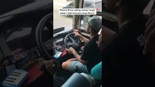 Detik-detik driver bus gaya santai saat mengemudi kaki kiri diangkat#fyp #trending #short #shorts