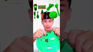 아빠, 제발 괴물 모양 신발 만지지 마세요! 