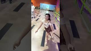 #轮滑小辣椒 #溜冰场 #轮滑 #专业动作请勿模仿 #全抖音最火的轮滑