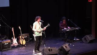 Walking In The Rain-Jesse Kinch (Ronettes Cover)