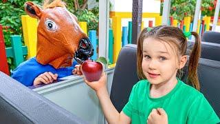 Im Zoo lernen Kinder Verhaltensregeln | Sammlung von Videos für Kinder | Vania Mania DE