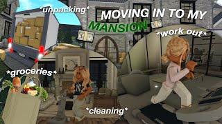 MOVING INTO MY $3M MANSION | Roblox Bloxburg Roleplay | *WITH VOICE*