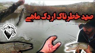 pike fishing:ماهیگیری خطرناک صید اردک ماهی وحشی با دو روش اسپینینگ و ماهی مرده