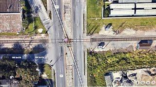 RR Diamond In Middle Of Busy 4 Lane Highway! CSX Locomotive Pulls Heavy Train Up Steep Florida Grade