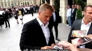 Dolph Lundgren signe pour All-Autographes.com // Dolph Lundgren signing autographs in Paris