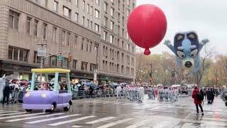 Bingo & Muffin join Bluey at Macys Thanksgiving Day Parade 2024 (…but she popped!!!)