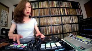 DJ SARA  Freestyle Scratch with djay Pro and Reloop Beatpad 2