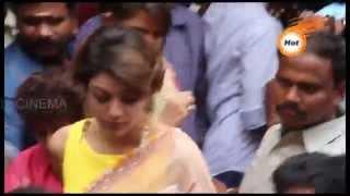 Actress KAJAL Agarwal pressed by Chennai Fans crowd