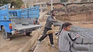 Professor Mustafa giving money to Zahra for helping and taking care of the children