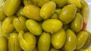 Homemade Olives | Delicious Morning delicacy (كبس الزيتون الأخضر في المنزل)