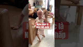 Nghe nhạc là nhảy bất chấp Gạo ha! #tepgaofamily #funny #begaotihon #baby #shorts #vuinhon #haihuoc