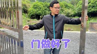 阿亮帮岳父家做的院子大门完工了，又送粽子过节，阿恋摘了木姜子