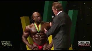 Arnold asks Kai for Vacuum Pose at Arnold Classic Australia