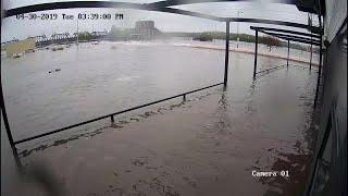 Video shows moment levee breaches, flooding Davenport restaurant parking lot