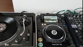 Pioneer CDJ2000NXS2 DJM900NXS2 Technics SL1210MK5