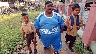 World's Fattest Boy Walks To School As Part Of New Regime