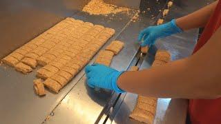 Making Peanut Brittle in Taiwan / 花生酥 - Taiwanese food