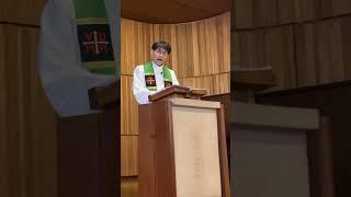 世界は暗闇の支配下にあるのか？　聖書が教える世界の姿。神の子イエス・キリストの十字架の血によって、世界全体は、父なる神様と和解している。約束の救い主、主イエス・キリストの血によるただ一度永遠の罪の贖い