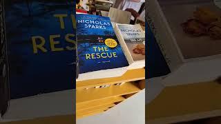 Nicholas Sparks Books Jackpot at a Yard Sale! #ytshorts #yardsale #nicholassparks #books #jackpot