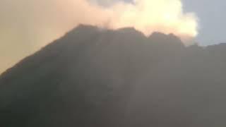 MELIHAT GUNUNG MERAPI DARI DEKAT